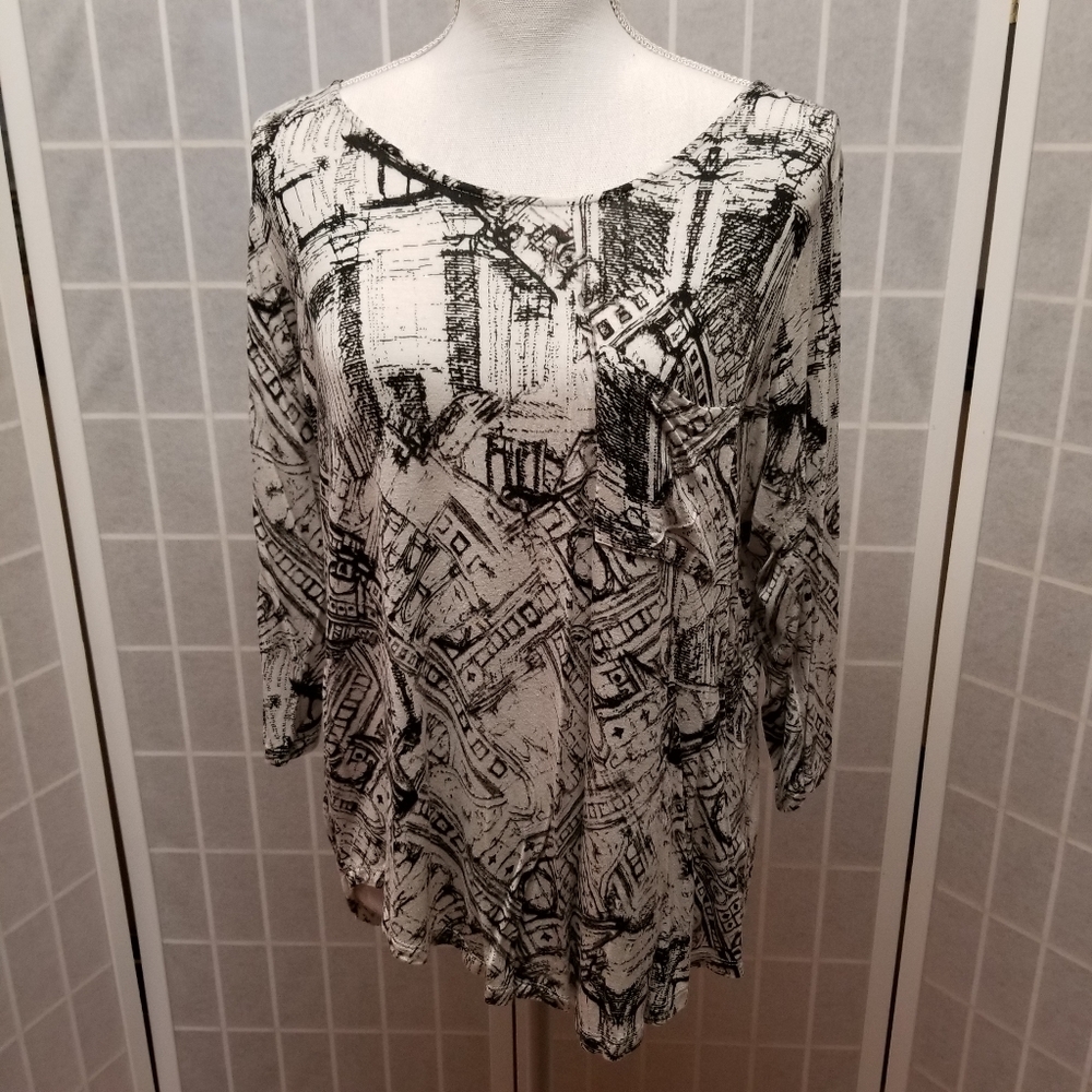 Soft, black & white abstract art print top. Sz OX